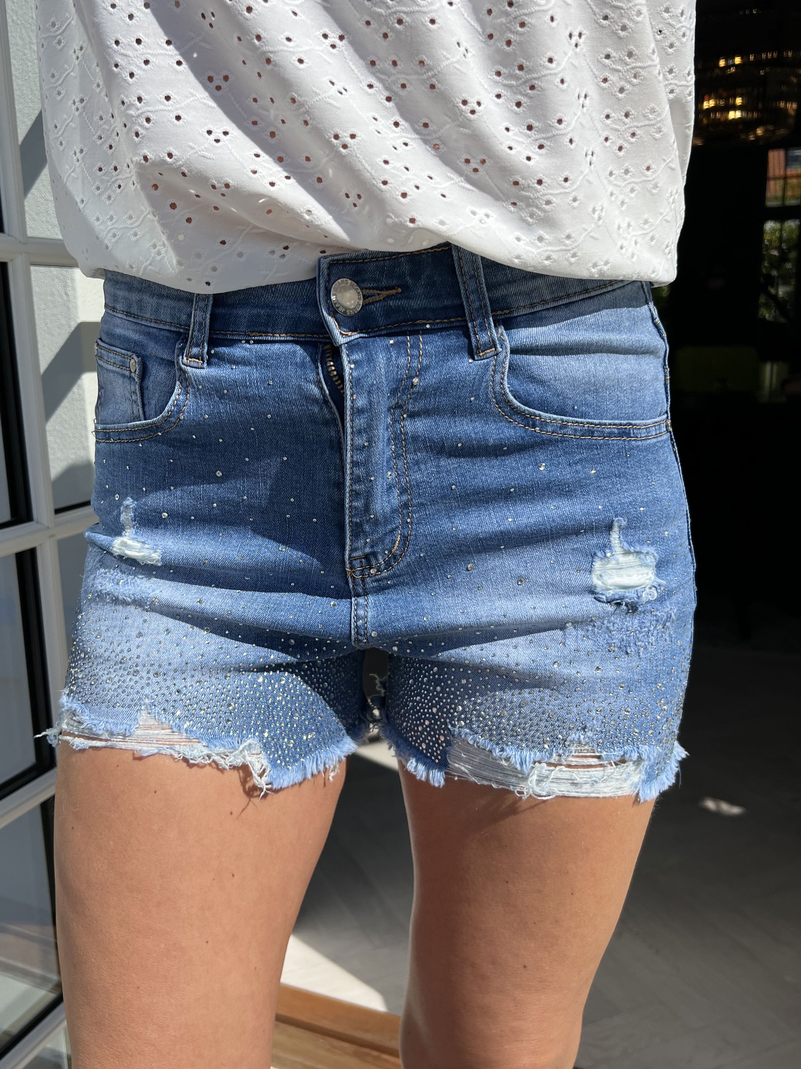Cassie - Højtaljede denim shorts med similisten